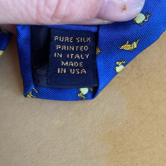 NWT Brooks Brothers Blue Yellow Frog Print Tie 100% Silk Made in USA - Picture 5 of 6